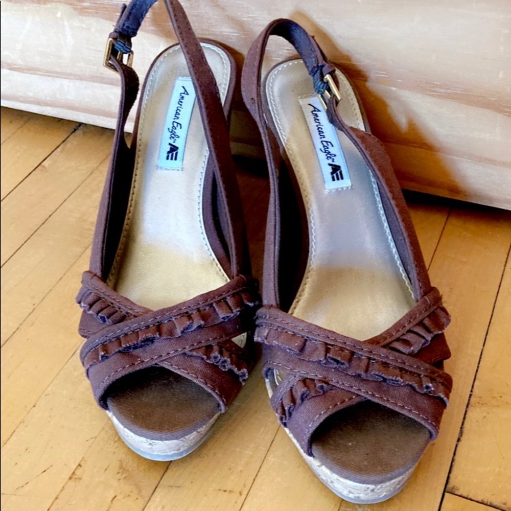 LIKE NEW! AMERICAN EAGLE WEDGE SANDALS - Picture 5 of 14
